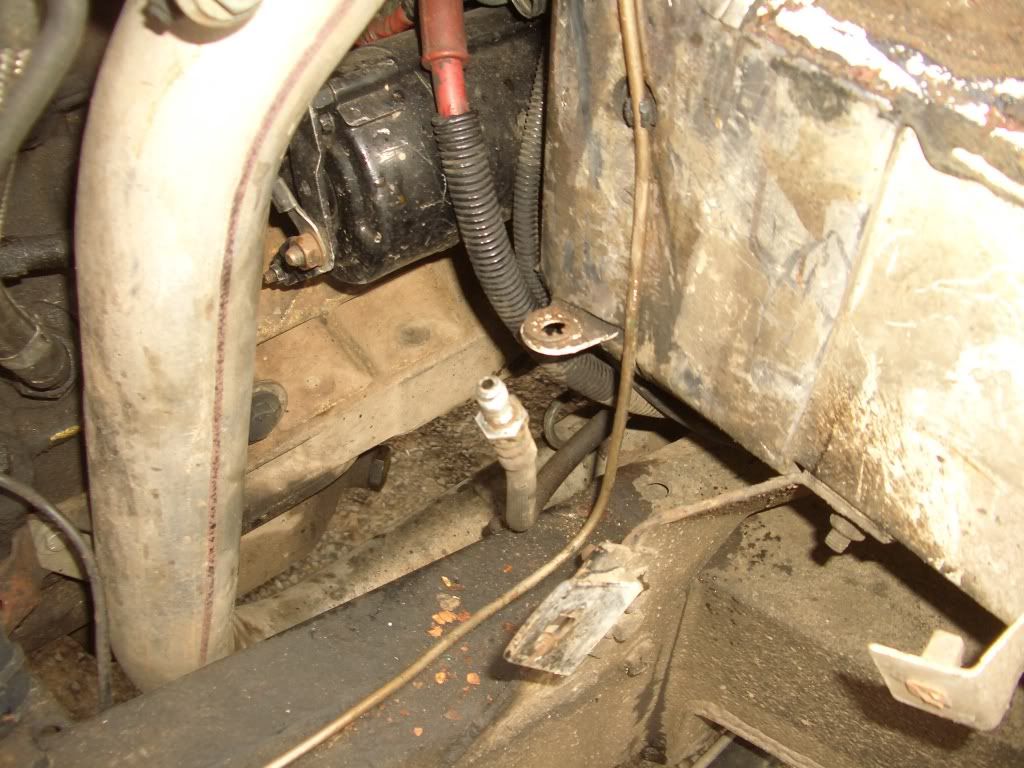 Clutch pedal box and pipe removal. LandyZone Land Rover Forum